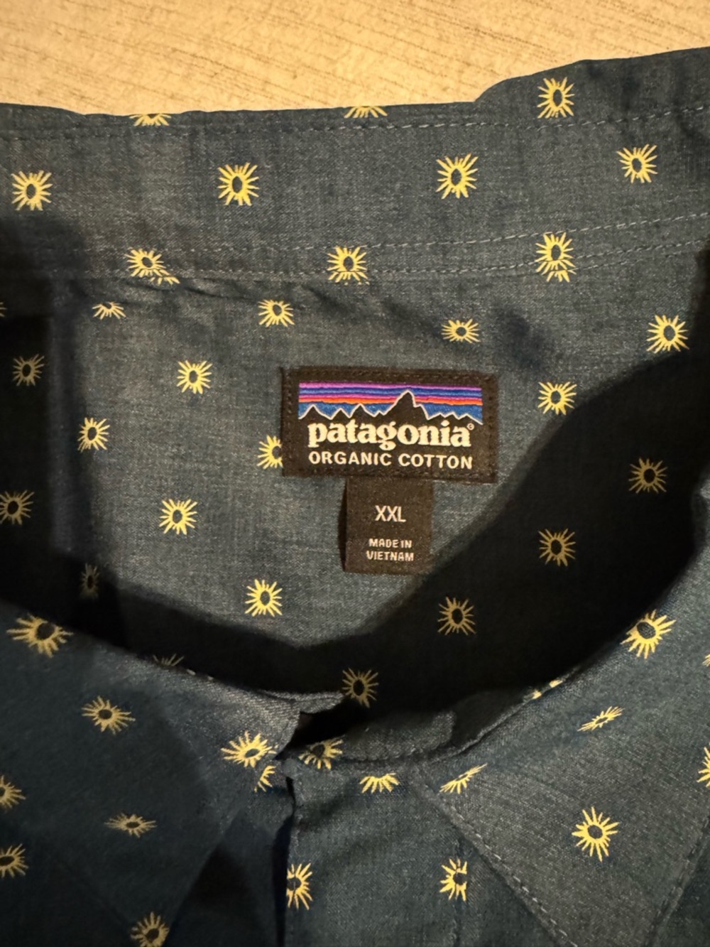 Patagonia Men's Teal Blue Short-Sleeve Button-Down with Micro Print - Picture 2 of 2